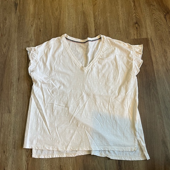 Anthropologie Tops - EUC Anthropologie PILCRO RUFFLED V-NECK TEE